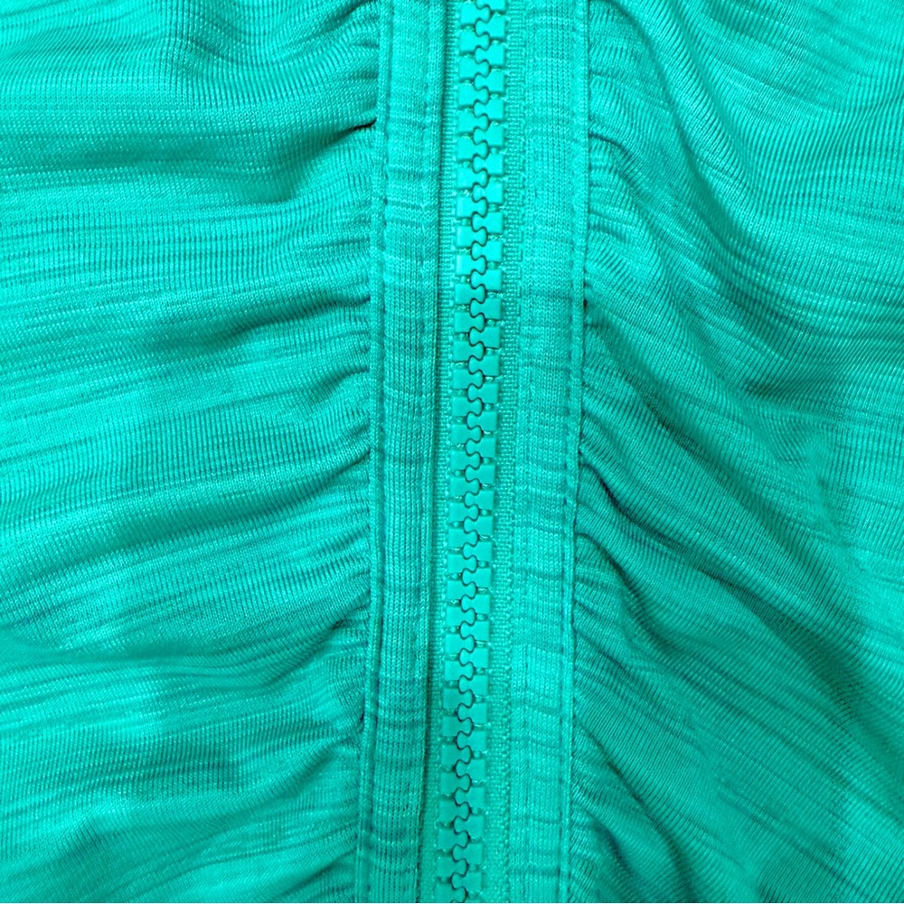 Athleta Pacifica Green Activewear Top - Picture 6 of 7